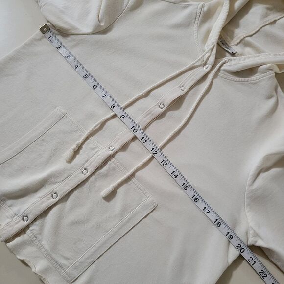 Delicates Women's Short Sleeve Snap-front Creme Cropped Hoodie - Picture 3 of 10